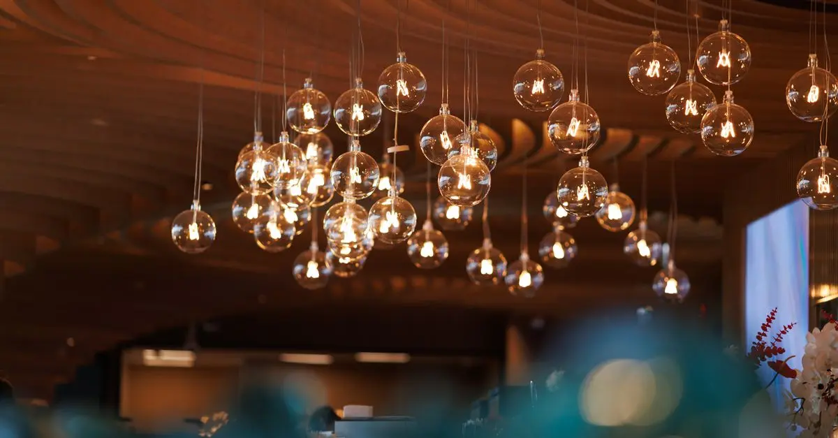 Cómo Elegir la Iluminación Perfecta para Tu Comedor